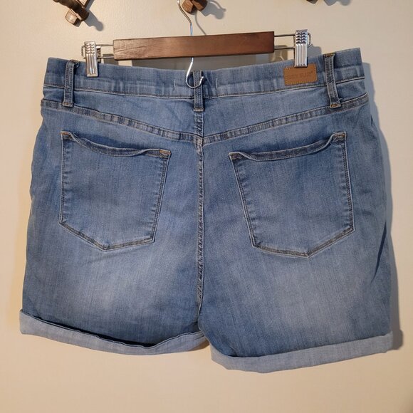Judy Blue Mazie Pull On Cuffed Denim Shorts SZ 3X - Picture 2 of 4